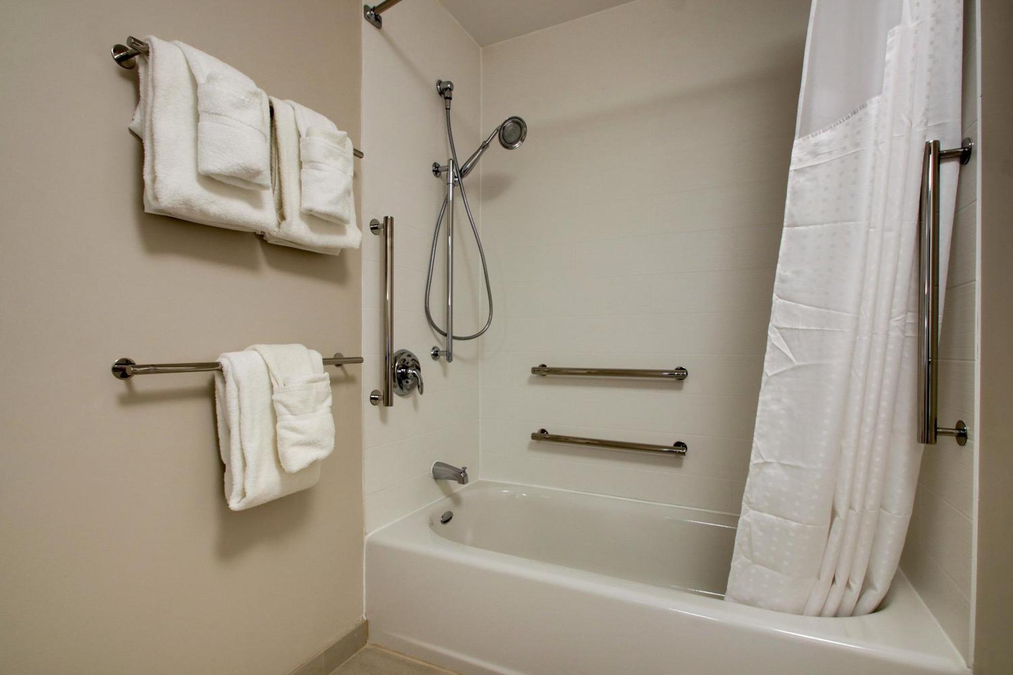 Holiday Inn Express & Suites - Elizabethtown North By Ihg Exterior photo