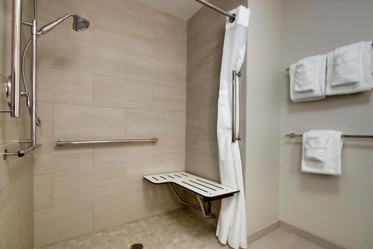 Holiday Inn Express & Suites - Elizabethtown North By Ihg Exterior photo